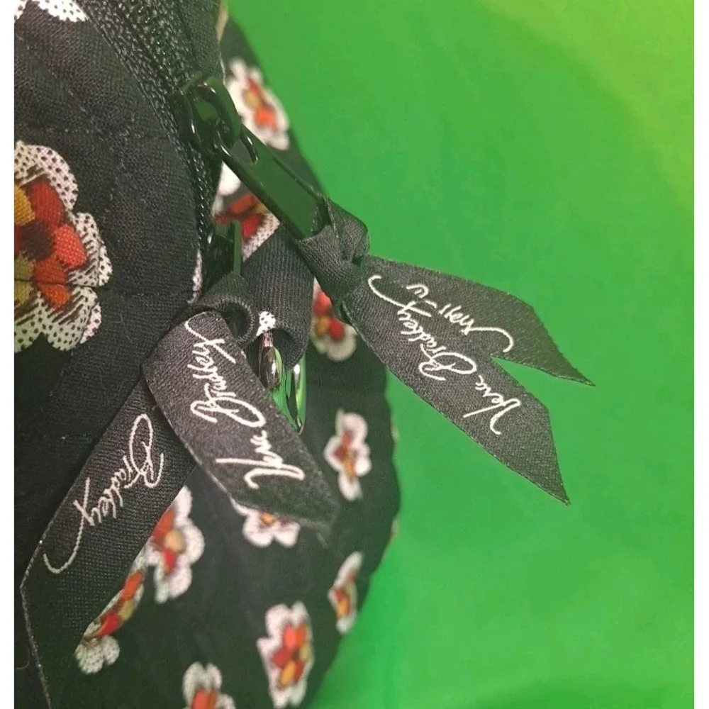 NWT Vera Bradley Vintage Retired Black Pirouette Travel Weekend Diaper Bag Quilt - Picture 12 of 15